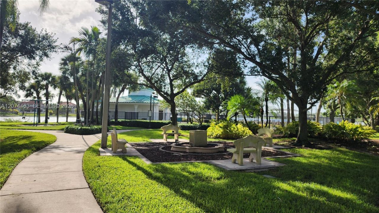 1108 NW 180th Ave, Pembroke Pines, FL 33029 Photo