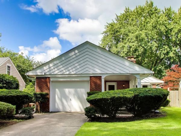 221 Ingleside Avenue , Aurora, IL 60506