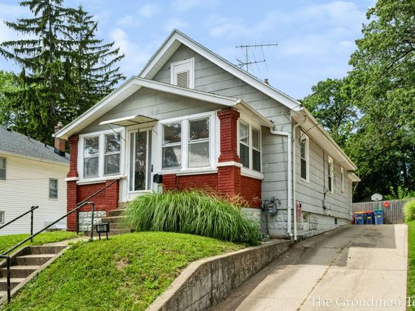 513 Spring Avenue NE, Grand Rapids, MI 49503