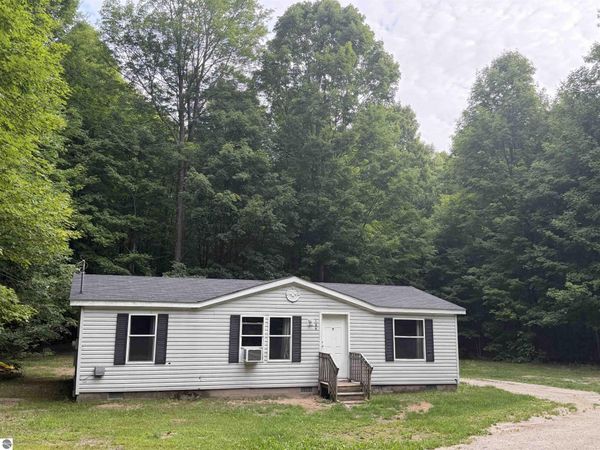 129 Pinecrest Drive, Beulah, MI 49617