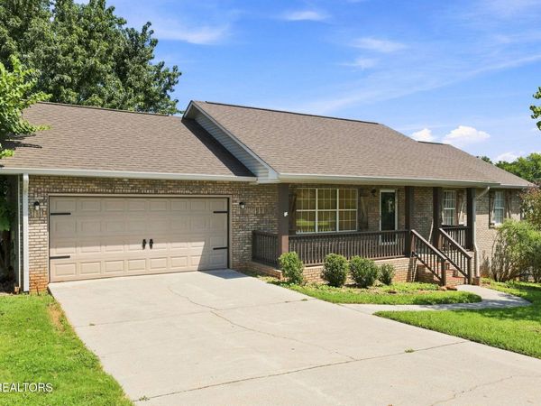 1109 Willow Creek Circle, Maryville, TN 37804