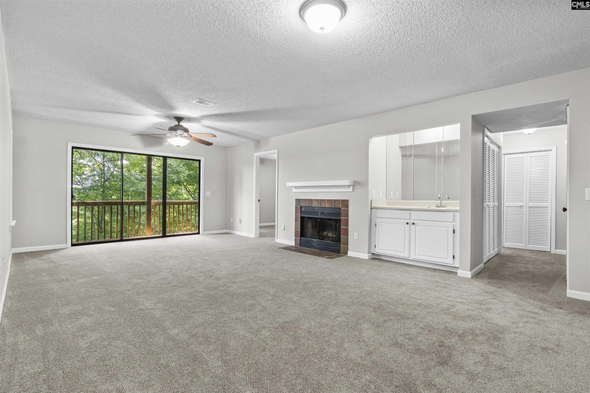 625 Edgewater Lane Photo 4