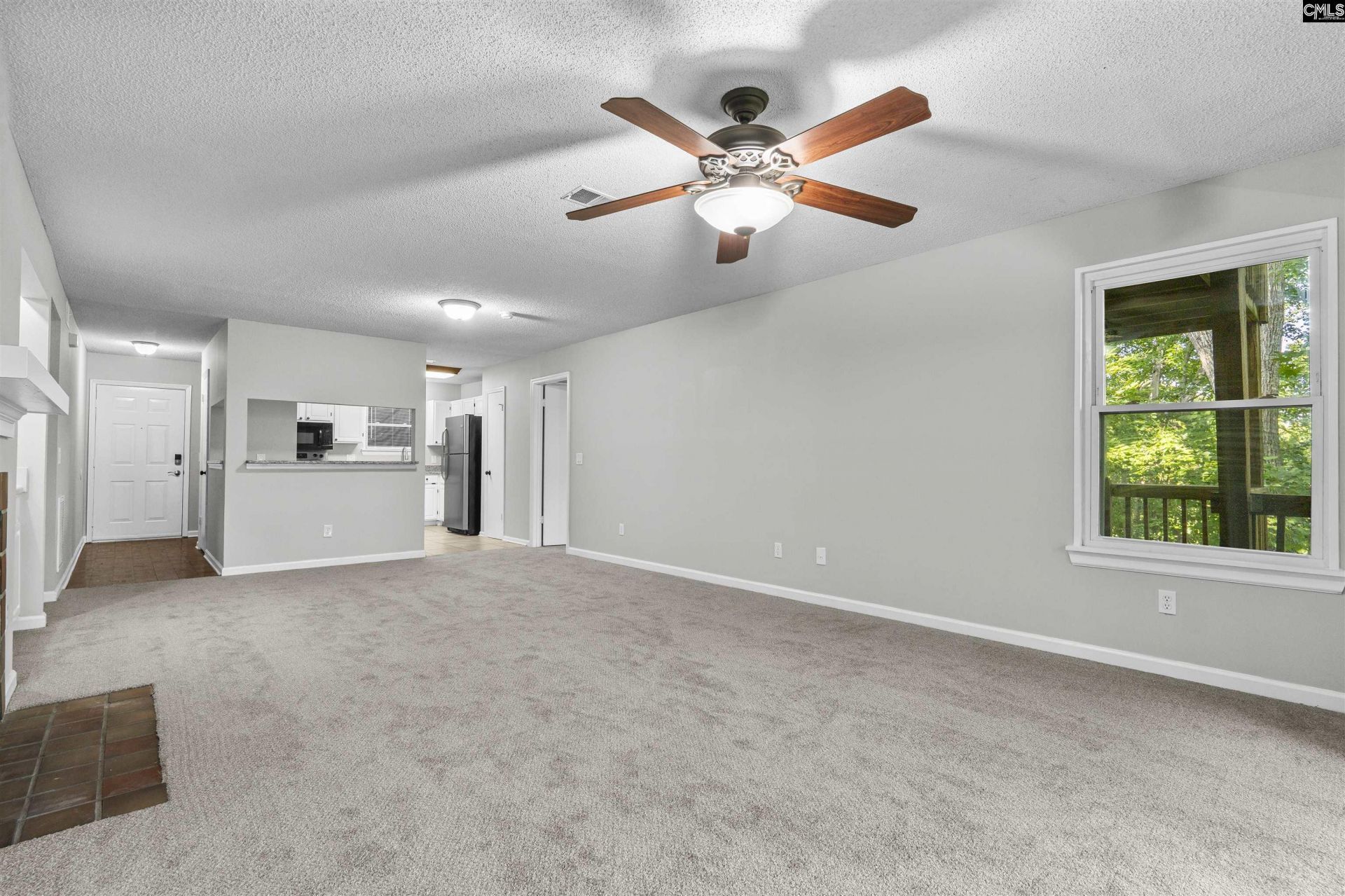 625 Edgewater Lane Photo 6