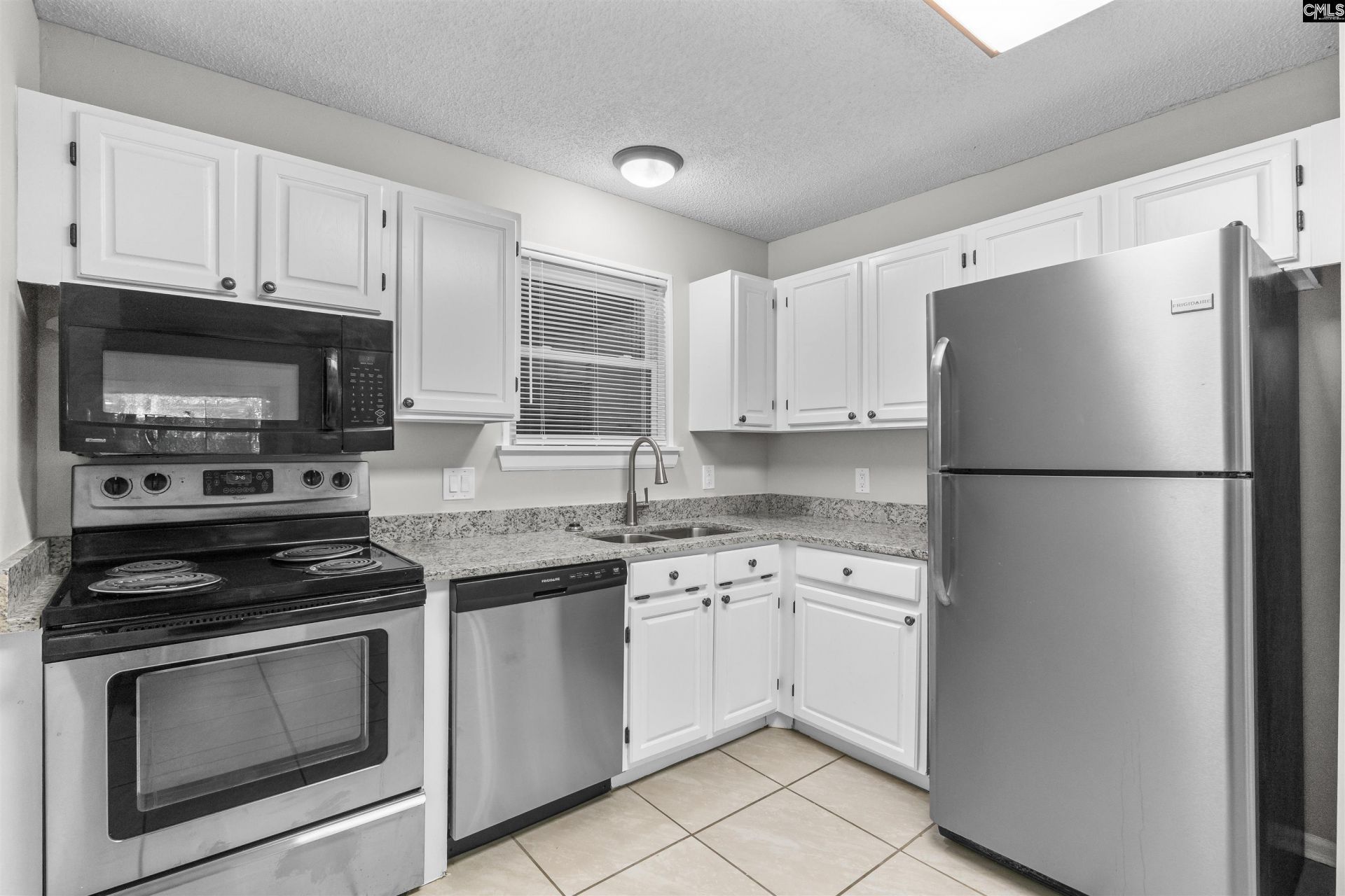 625 Edgewater Lane Photo 7