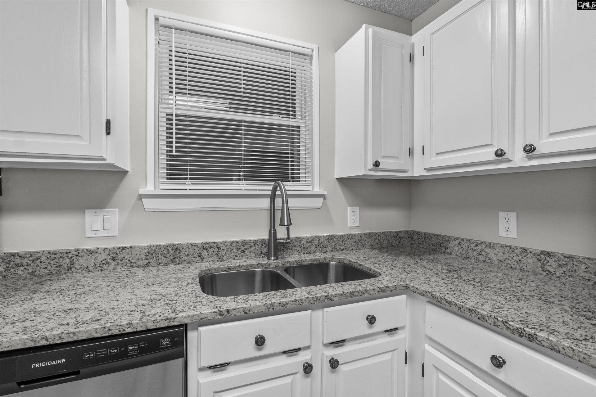 625 Edgewater Lane Photo 8