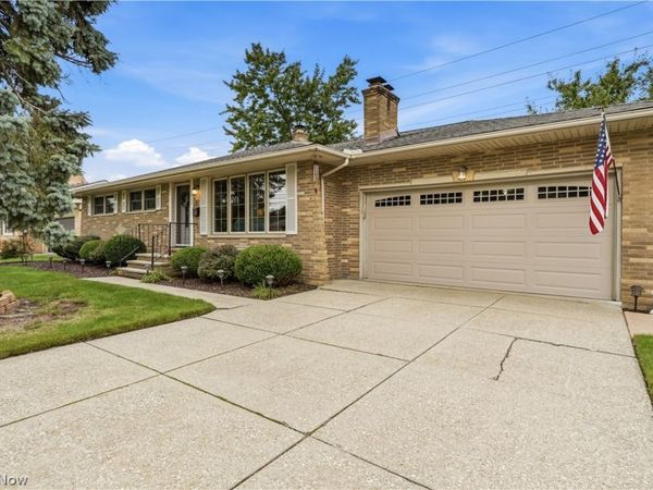 7068 Middlebrook Boulevard , Middleburg Heights, OH 44130