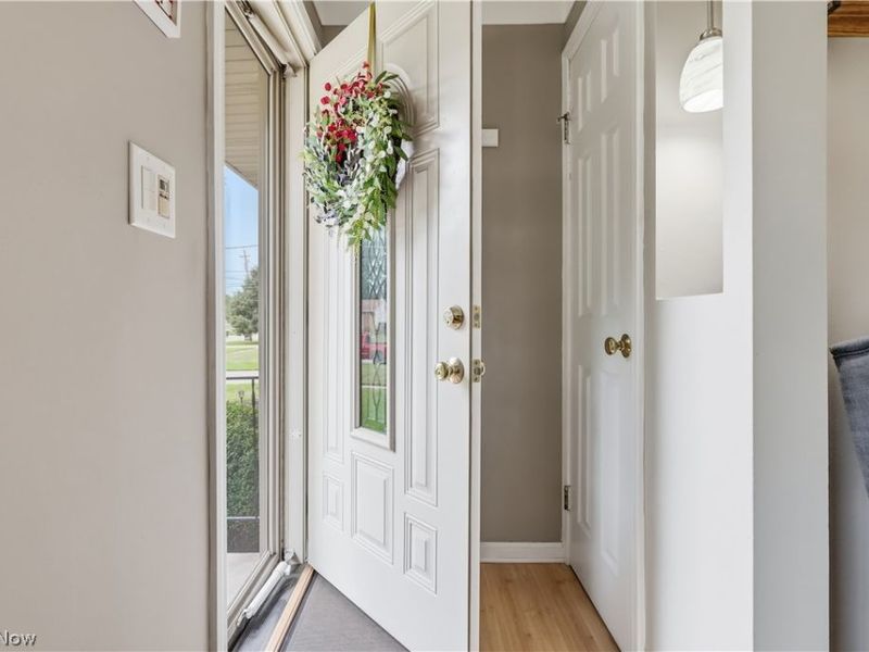 7068 Middlebrook Boulevard , Middleburg Heights, OH 44130 Photo 10