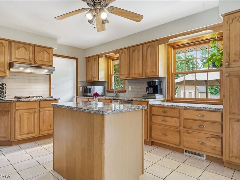 7068 Middlebrook Boulevard , Middleburg Heights, OH 44130 Photo 16