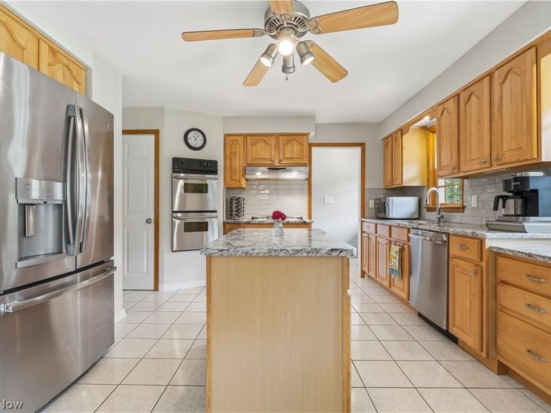 7068 Middlebrook Boulevard , Middleburg Heights, OH 44130 Photo 17