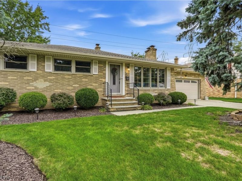 7068 Middlebrook Boulevard , Middleburg Heights, OH 44130 Photo 2