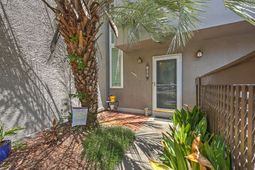 106 Ventura Place photo 4