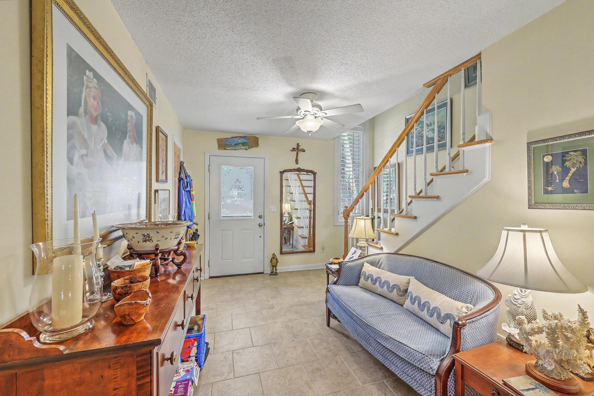 106 Ventura Place Photo 4