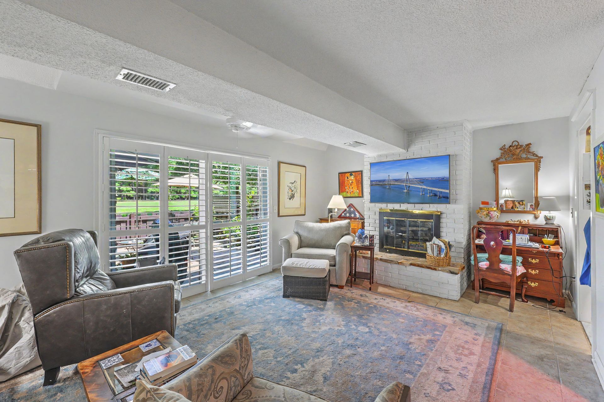 106 Ventura Place Photo 9