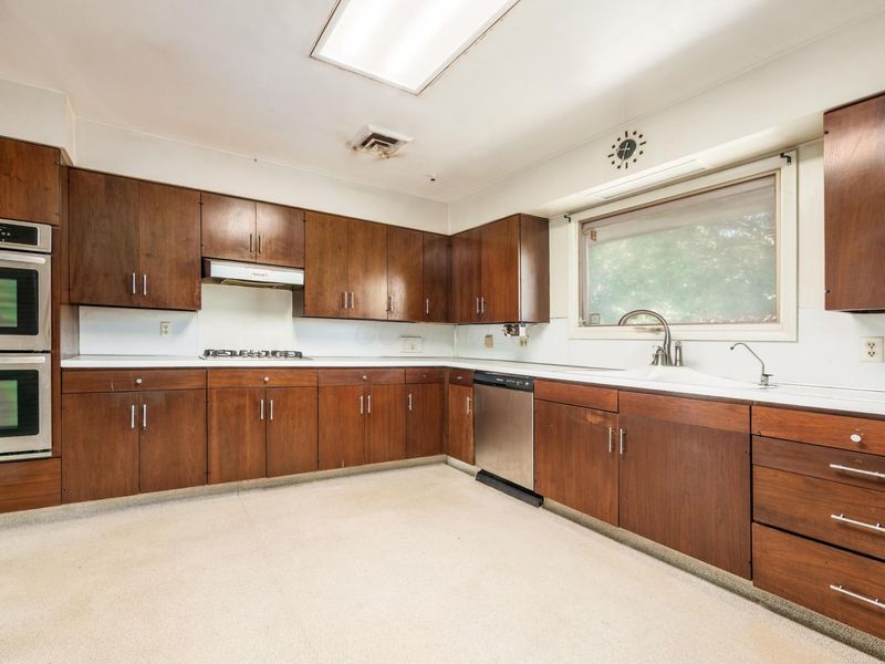 1633 S Roosevelt Avenue, Columbus, OH 43209 Photo 8