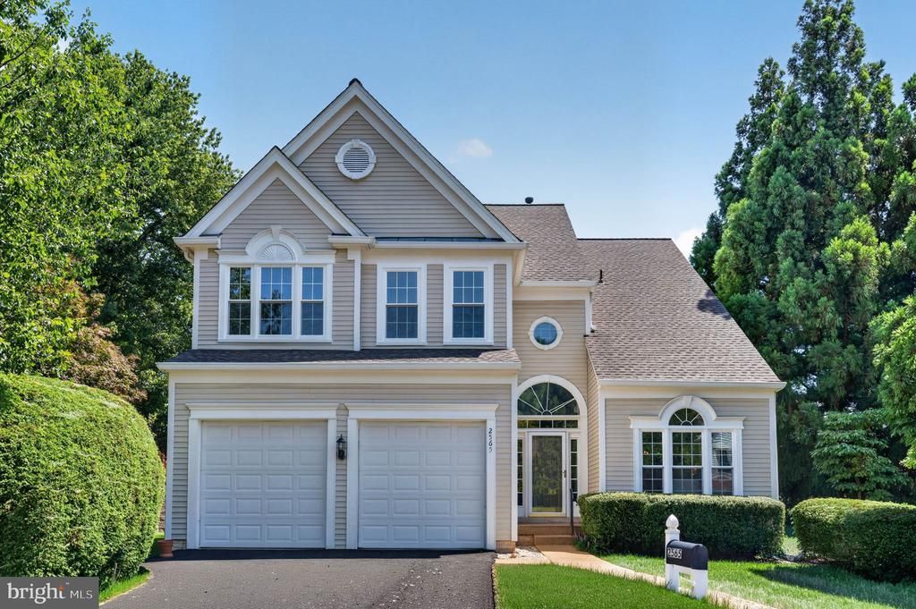 2565 Holly Manor Drive, Falls Church, VA 22043 Main Photo