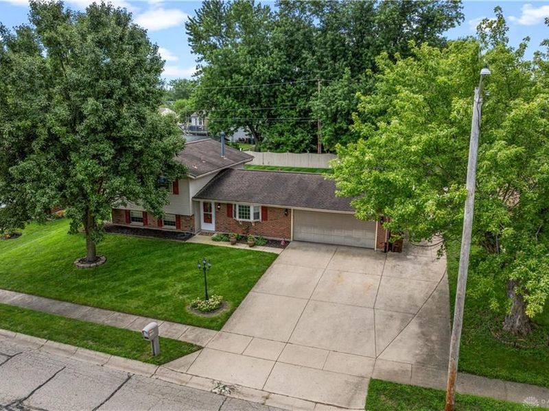 1890 Wilshire Drive, Xenia, OH 45385 Photo 2
