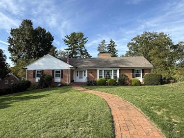 1075 FAIRWAY DR, WAYNESBORO, VA 22980
