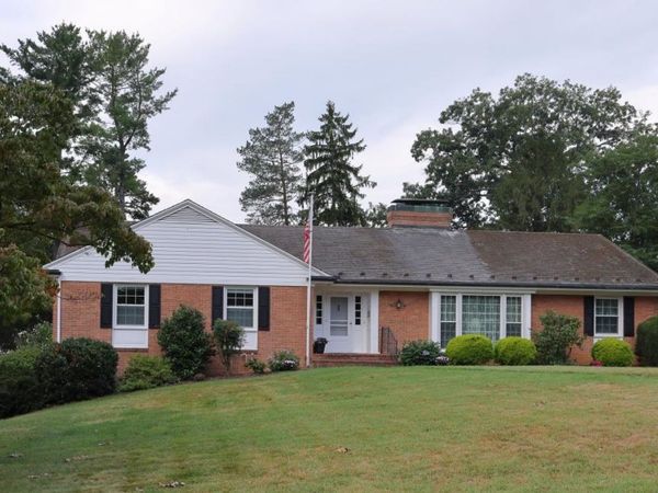1075 FAIRWAY DR, WAYNESBORO, VA 22980
