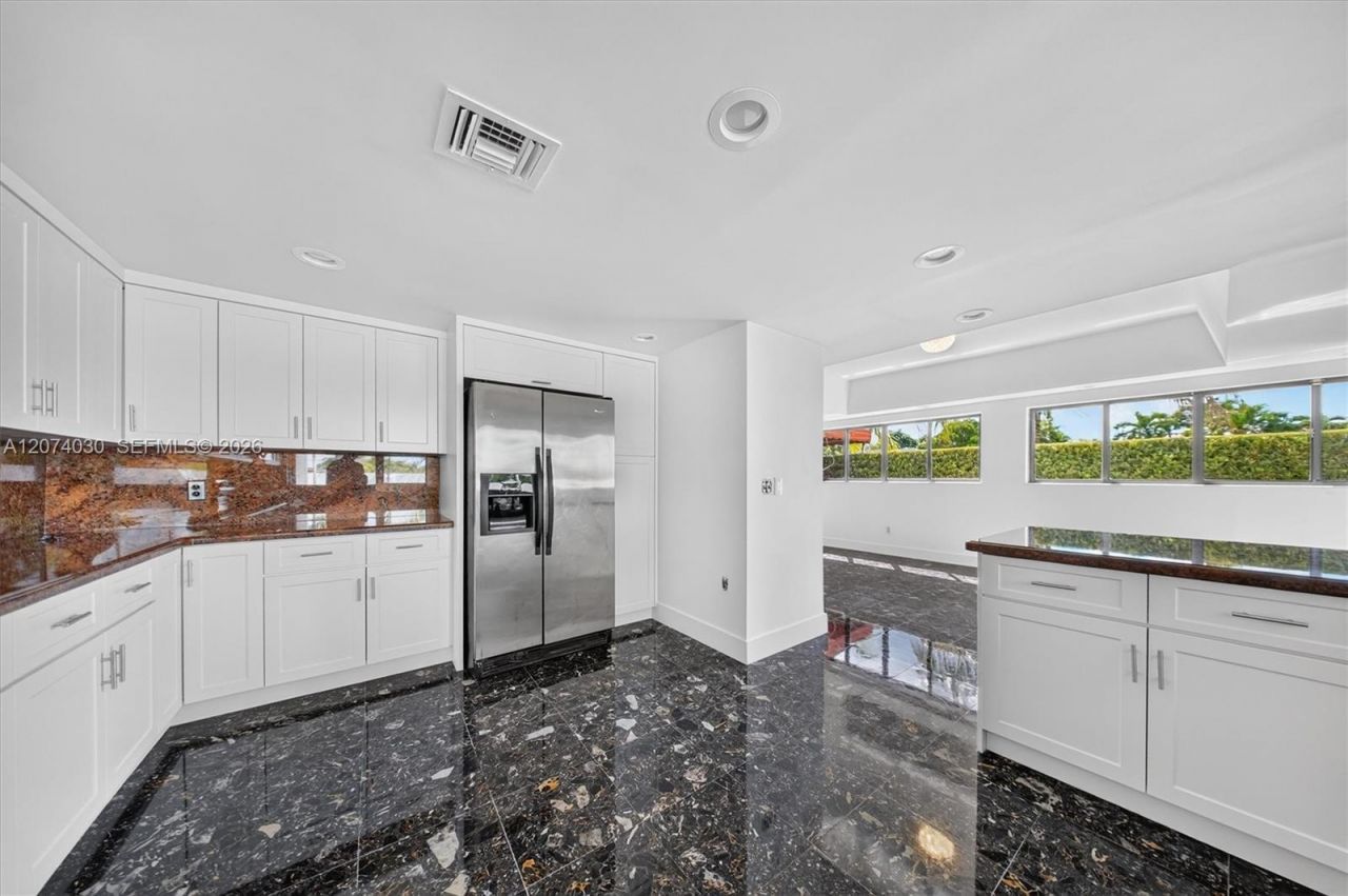 5840 W 3rd Ln, Hialeah, FL 33012 Photo