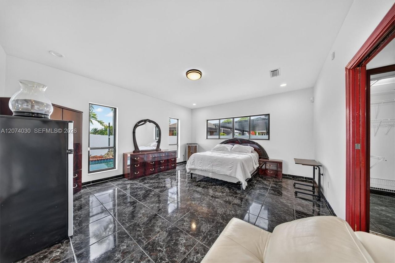 5840 W 3rd Ln, Hialeah, FL 33012 Photo