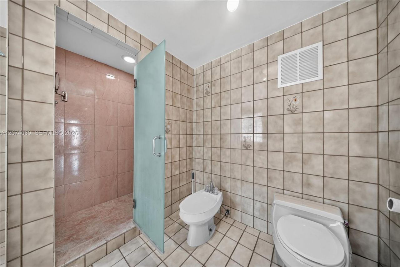 5840 W 3rd Ln, Hialeah, FL 33012 Photo