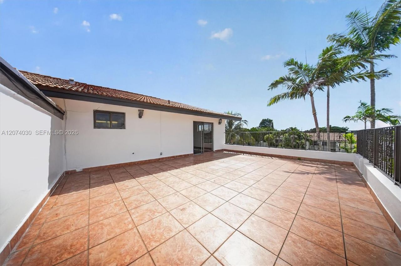 5840 W 3rd Ln, Hialeah, FL 33012 Photo