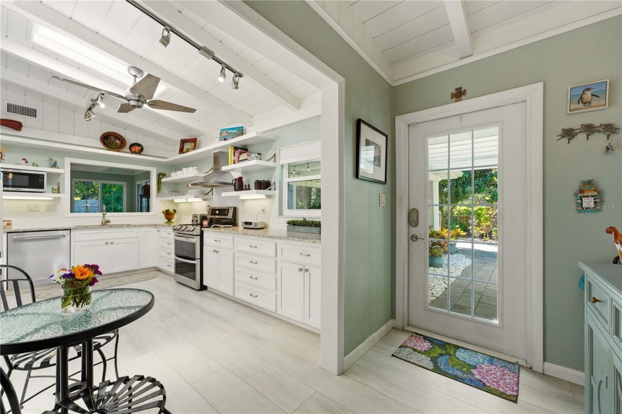3424 Old Oak Drive, Sarasota, FL 34239 Photo