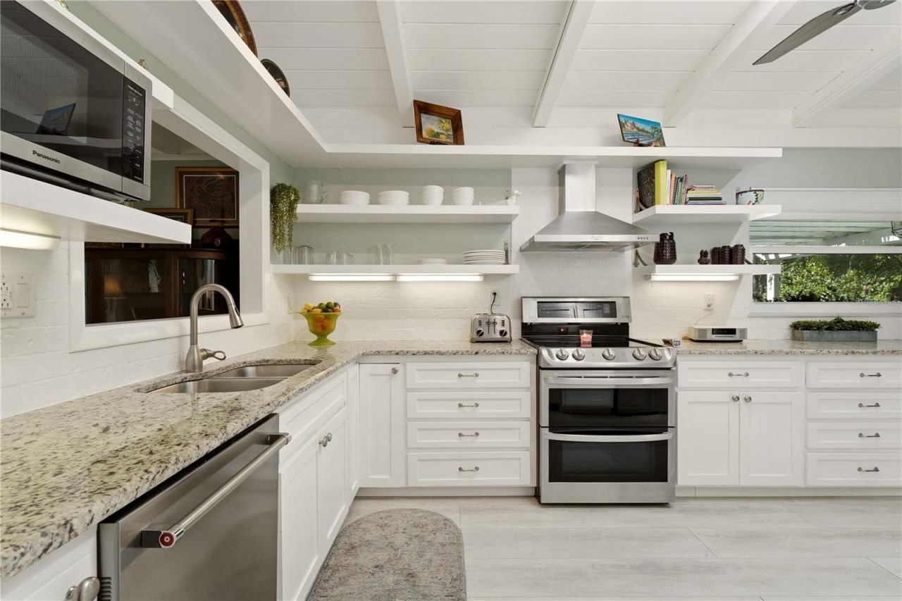 3424 Old Oak Drive, Sarasota, FL 34239 Photo