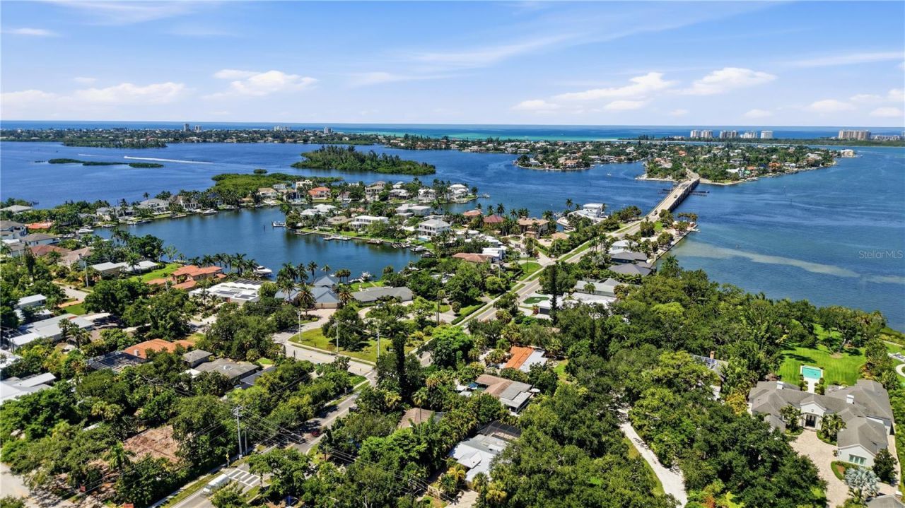 3424 Old Oak Drive, Sarasota, FL 34239 Photo