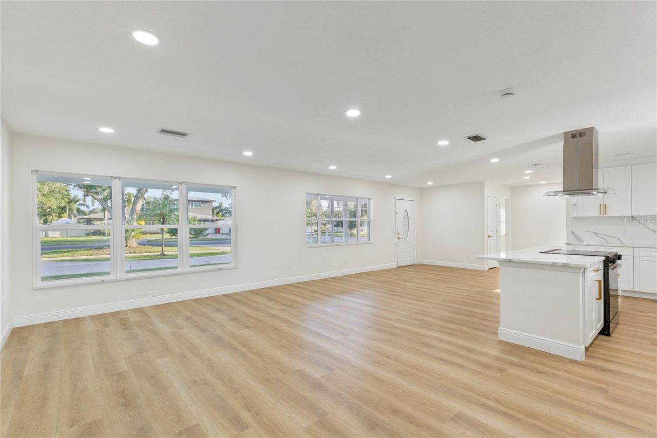 1732 Lakeview Road , Clearwater, FL 33756 Photo