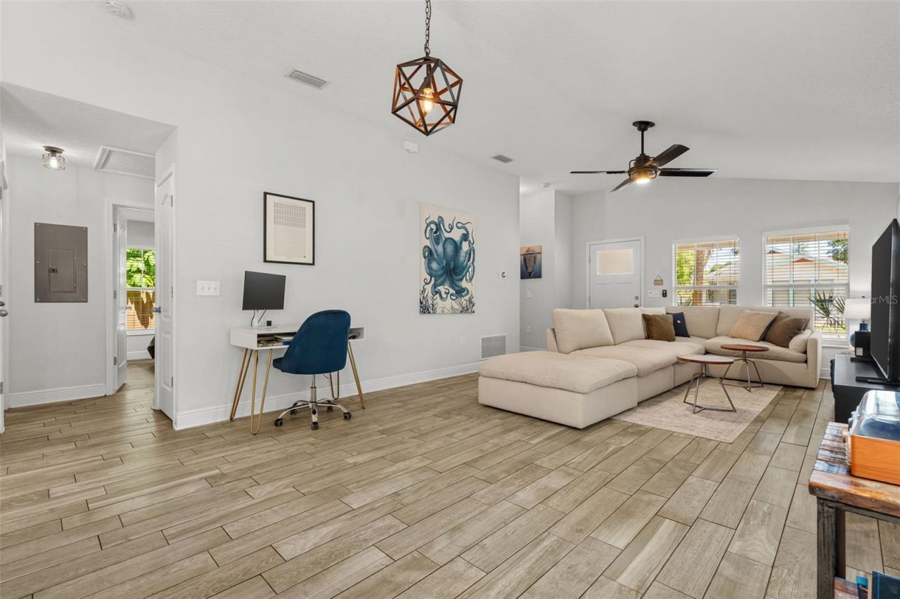 325 Wisconsin Court S, Saint Petersburg, FL 33705 Photo