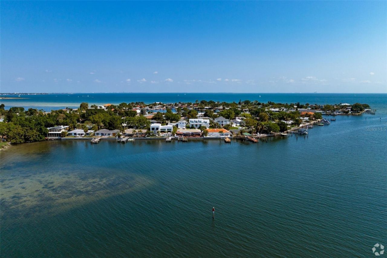 325 Wisconsin Court S, Saint Petersburg, FL 33705 Photo