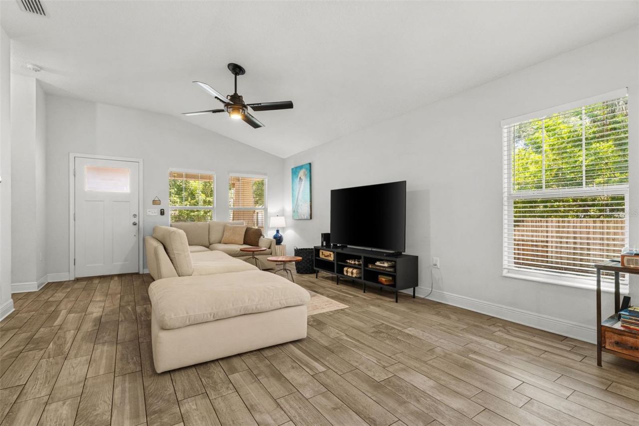 325 Wisconsin Court S, Saint Petersburg, FL 33705 Photo