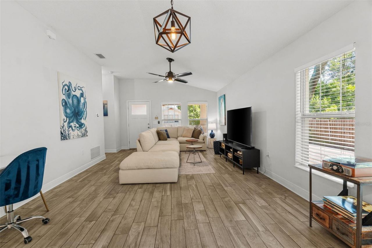 325 Wisconsin Court S, Saint Petersburg, FL 33705 Photo