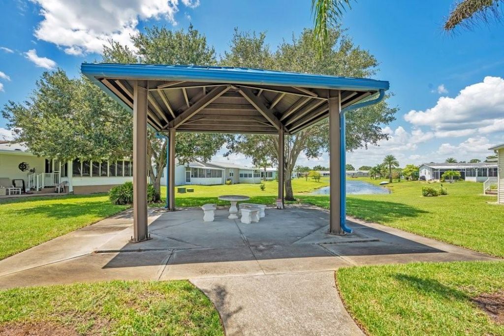 585 Outer Drive, Cocoa, FL 32926 Photo