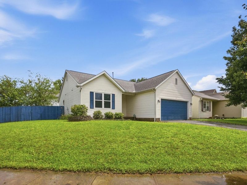 786 Crevis Lane , Columbus, OH 43228 Photo 2