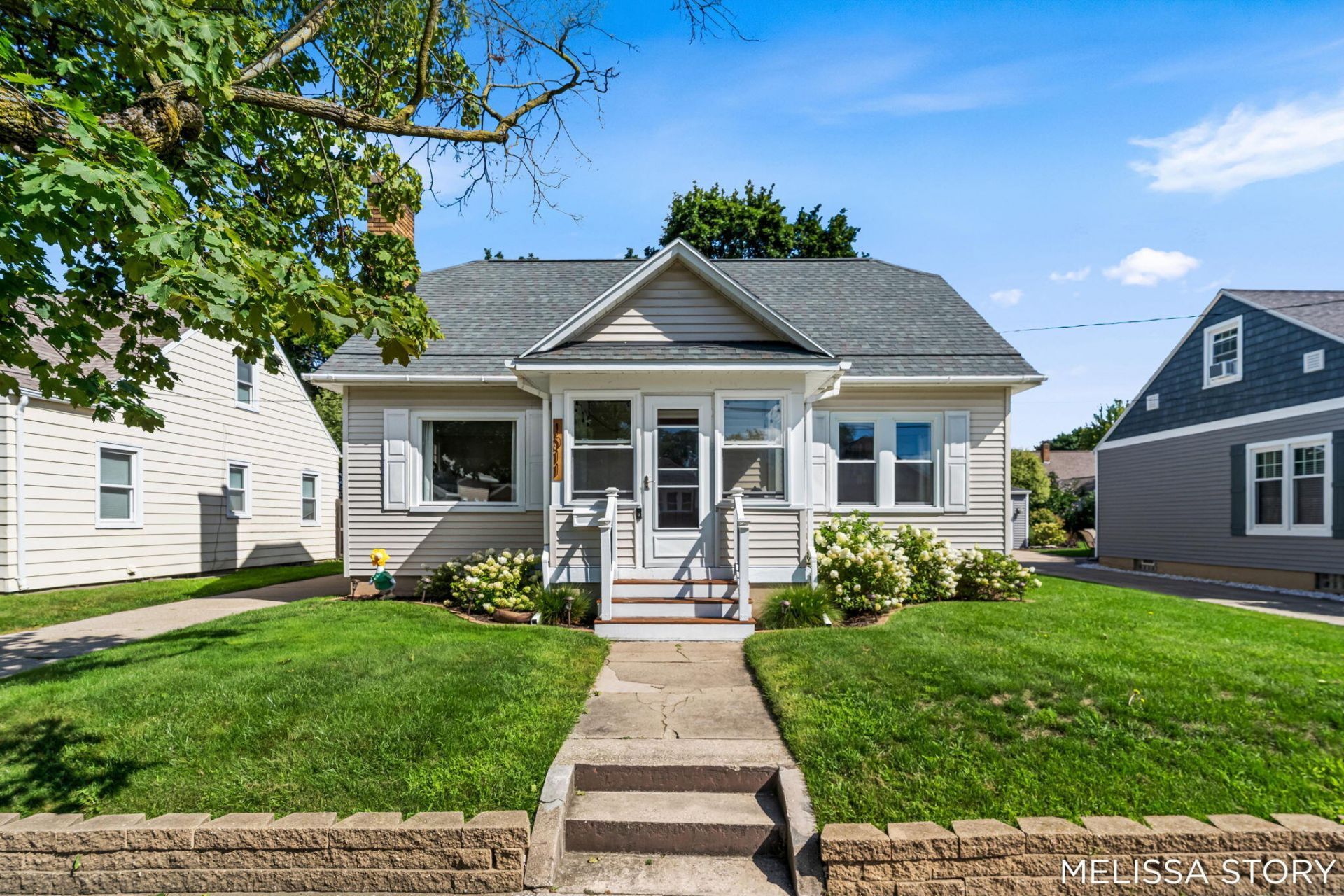1011 Beechwood Street Ne, Grand Rapids, MI 49505 Main Photo