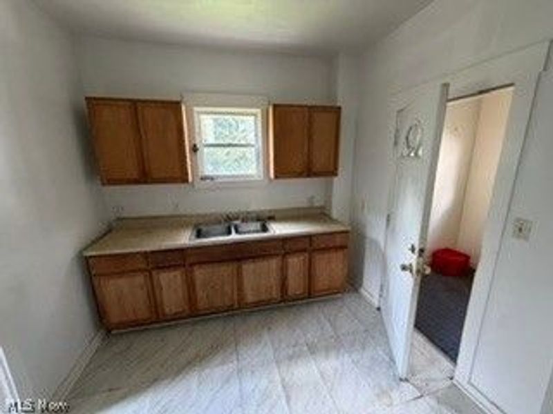 2092 W 95th Street , Cleveland, OH 44102 Photo 7