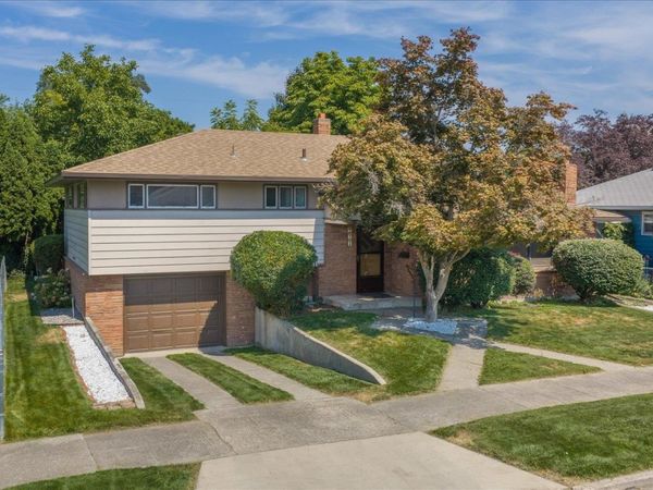 821 E Broad St, Spokane, WA 99207