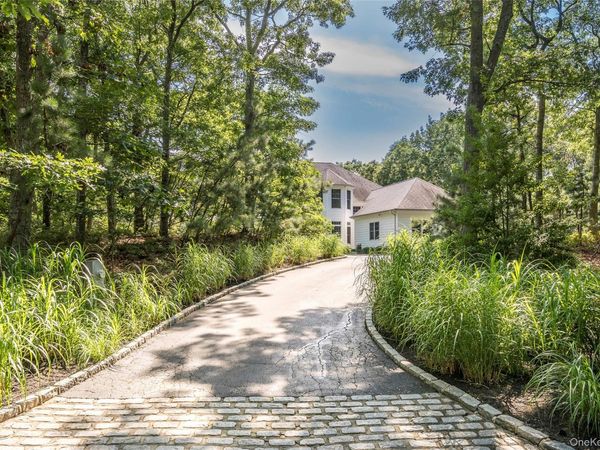 78 Channing Cross , Hampton Bays, NY 11946