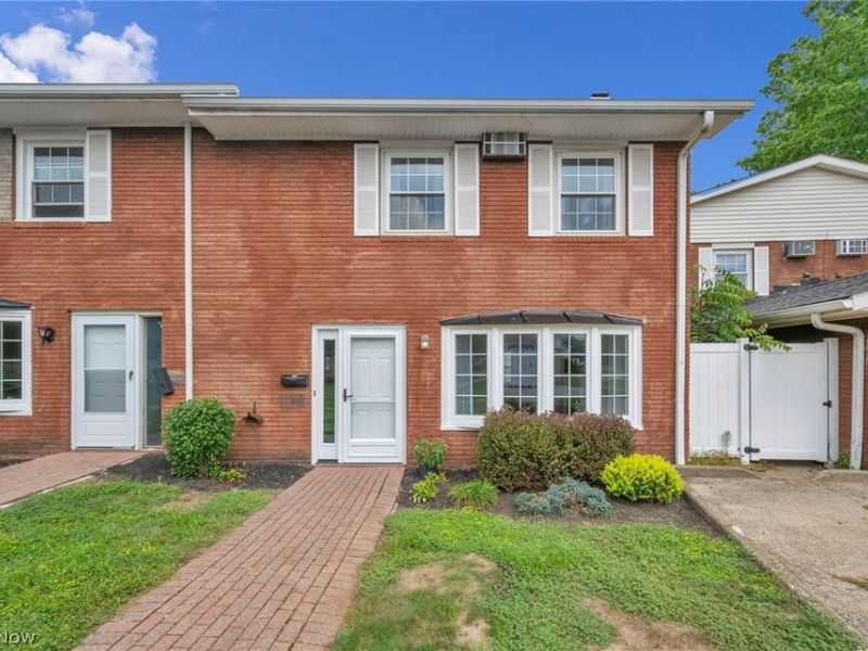 11 Meadowlawn Drive, Unit 5, Mentor, OH 44060 Photo 1