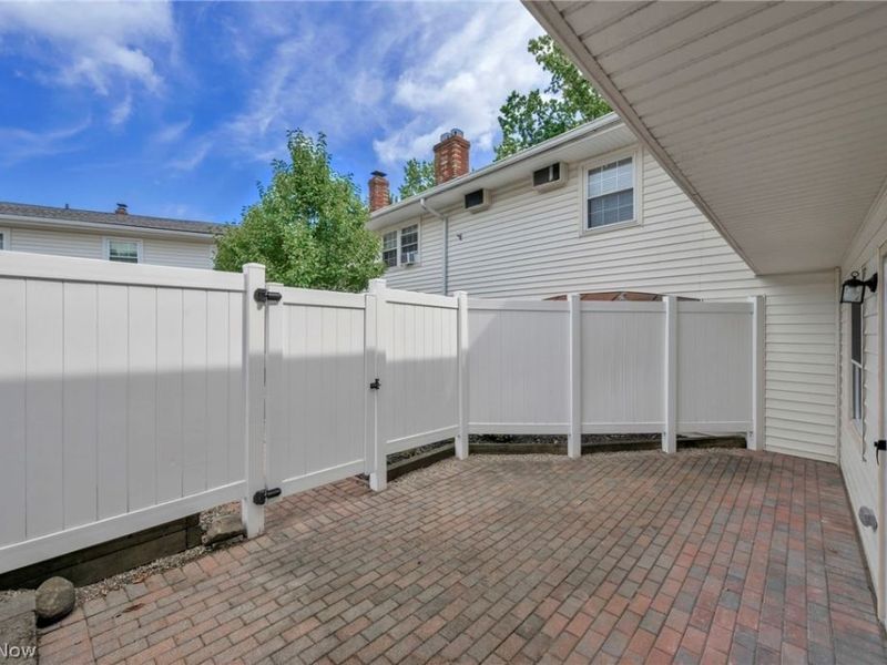 11 Meadowlawn Drive, Unit 5, Mentor, OH 44060 Photo 10
