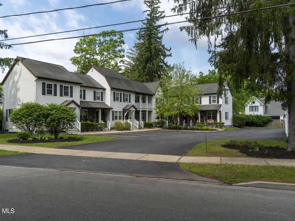 11 Cottage Street, Unit APT 4, Saratoga Springs, NY 12866