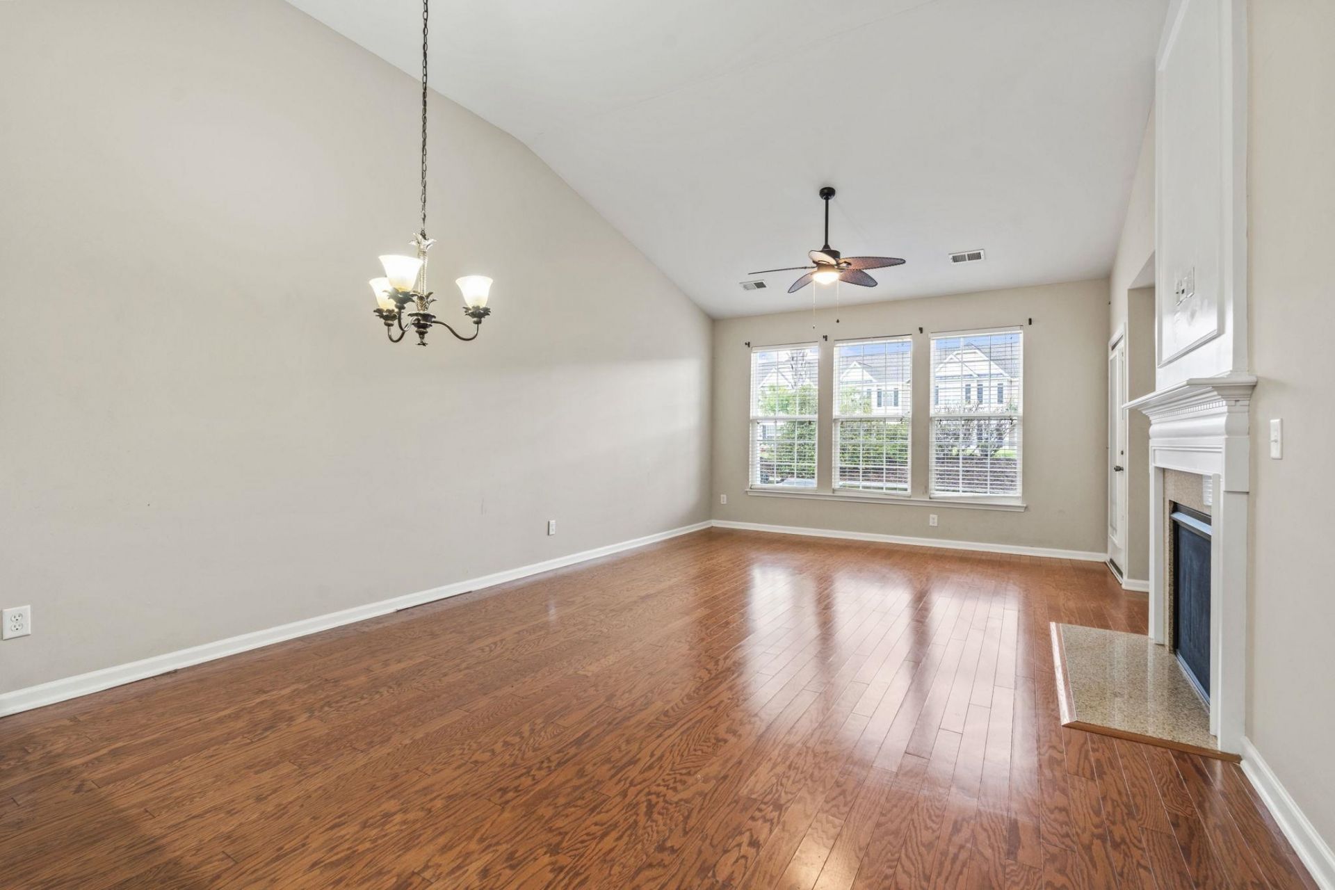 3234 Volterra Way Photo 6