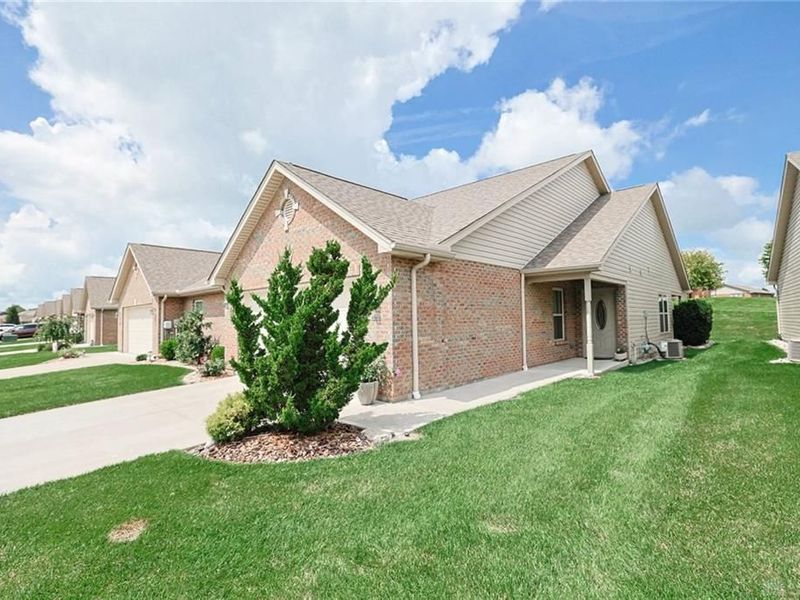 727 Villa Court, Trenton, OH 45067 Photo 2