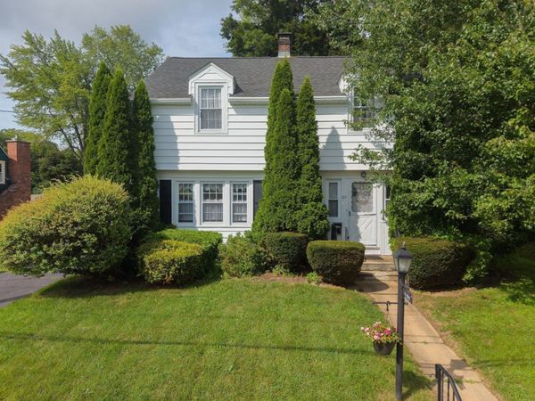 25 Westwood Pkwy, Southbridge, MA 01550