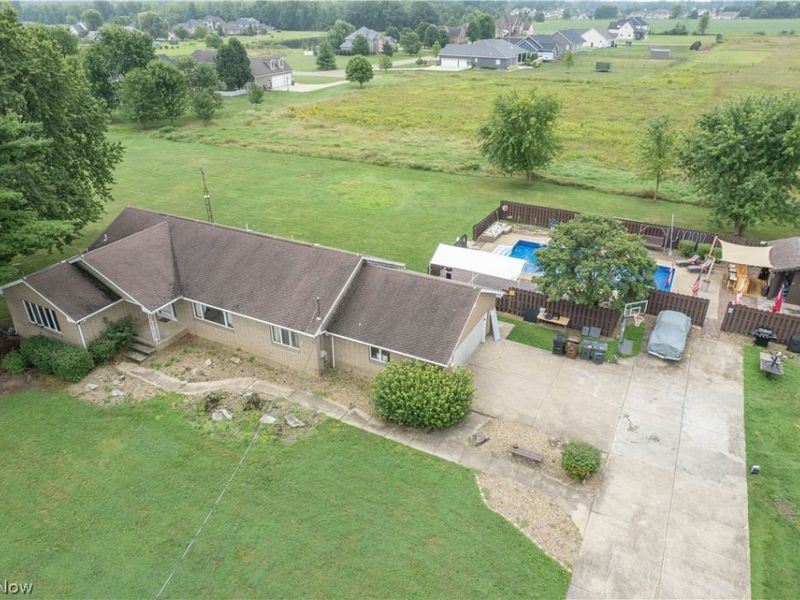 326 Airport Road NW, Warren, OH 44481 Photo 2