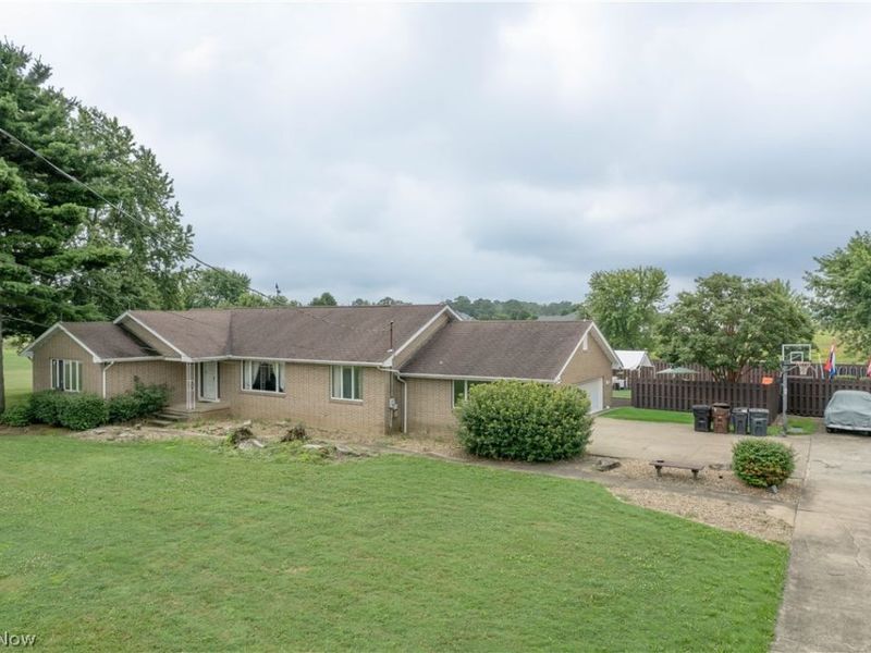 326 Airport Road NW, Warren, OH 44481 Photo 3