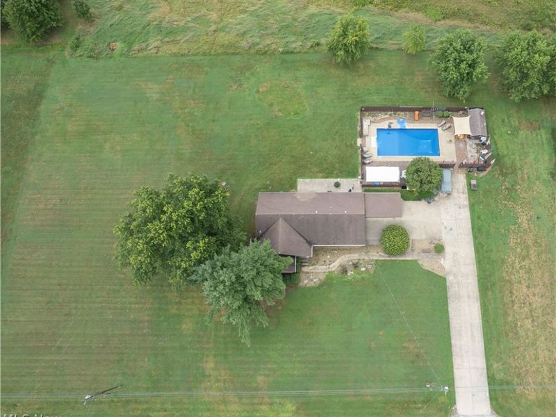 326 Airport Road NW, Warren, OH 44481 Photo 4