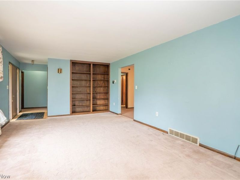 326 Airport Road NW, Warren, OH 44481 Photo 9